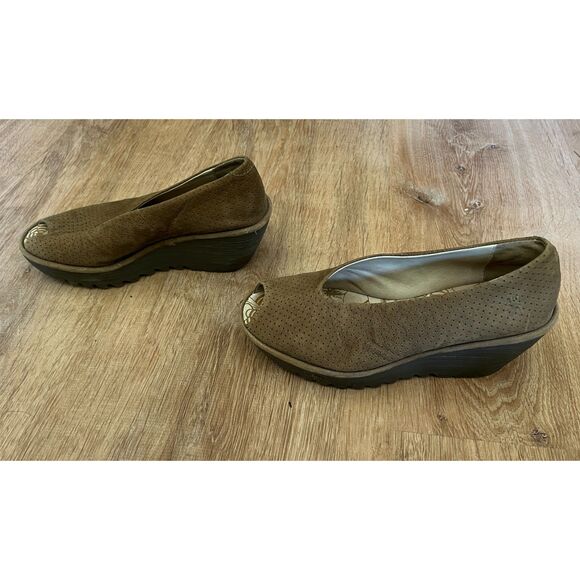 FLY London Beige Yala Perforated Peep Toe Wedges Shoes  Women's Sz US 6.5 EUR 37 - Picture 7 of 8